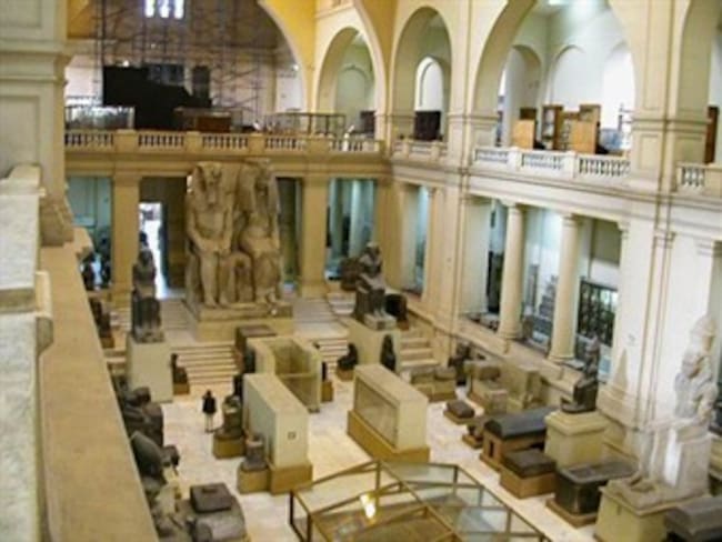 Saquean tesoros del Museo de El Cairo