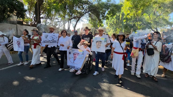 Abuelita de Carlos Manzo encabeza la “Marcha por la Paz y la Justicia” en Uruapan