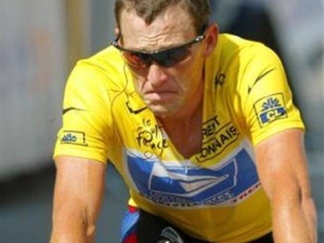 Colocan placa y 12 tornillos en clavícula de Armstrong
