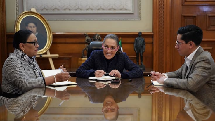 Sheinbaum invita al papa León XIV a realizar una visita oficial a México