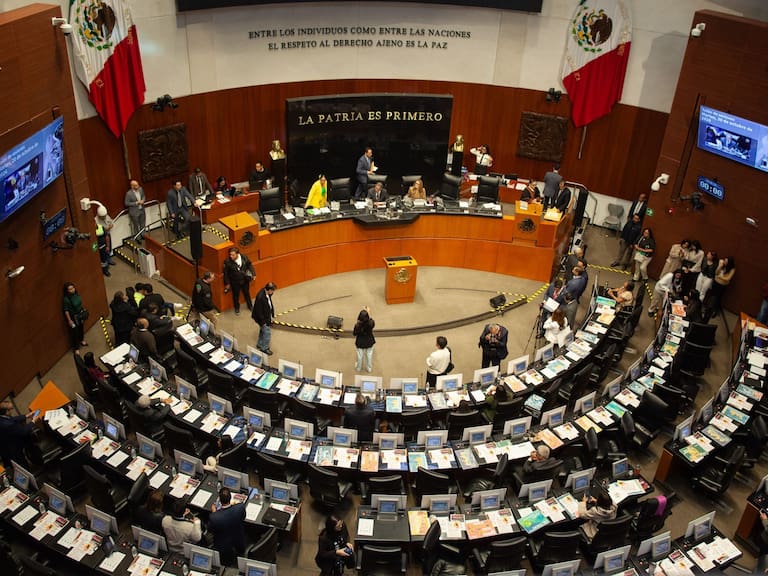 Avanza paquete económico en el Senado y mega deuda