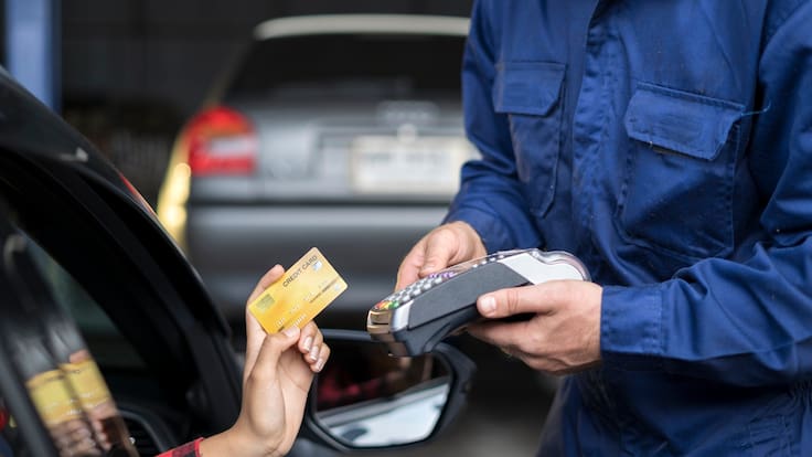 Pagar gasolina con tarjeta o vales representa ahorro sustancial al consumidor y estabilidad en precios: CNBV