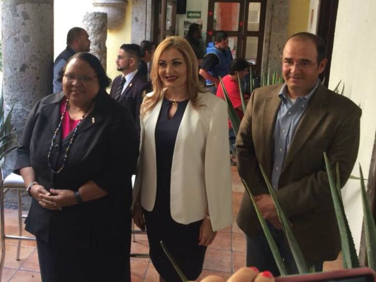 Guadalajara y el Consulado estadounidense firman convenio para becar a mexicanos
