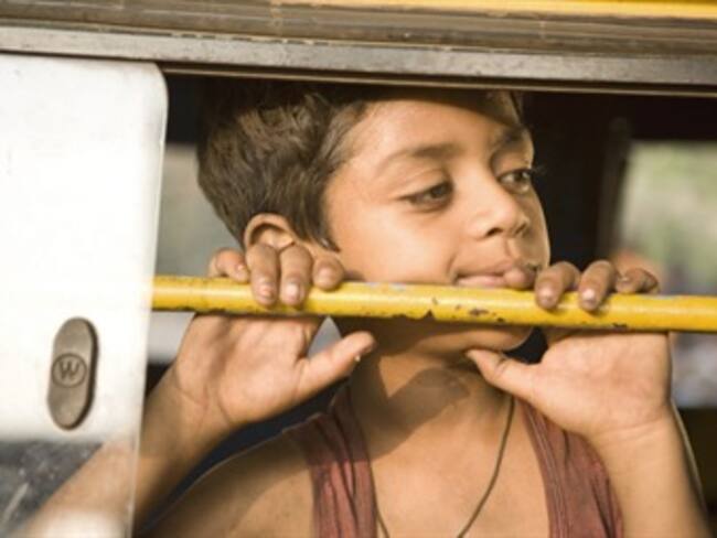 Pequeño astro de 'Slumdog' recibe una vivienda