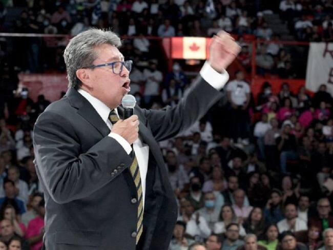 Muestra “músculo” Ricardo Monreal en la Arena México