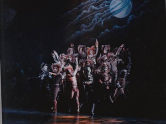 Se gradúa Gerardo Quiroz con espectacular estreno de 'Cats'