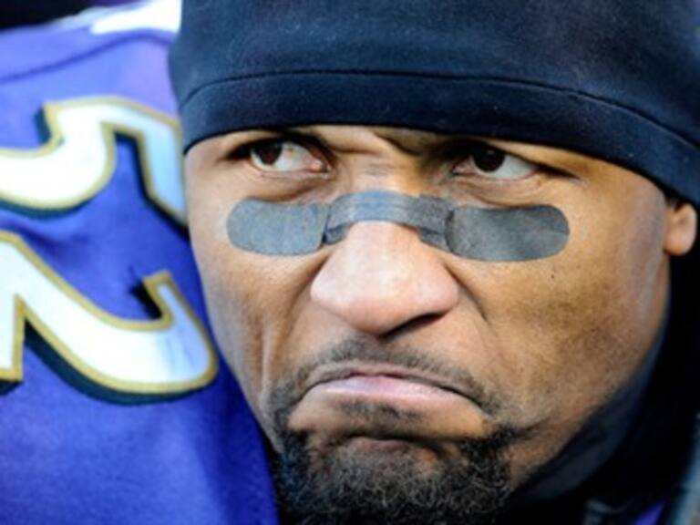 Desestima Ray Lewis acusaciones de que pudo haber consumido esteroides