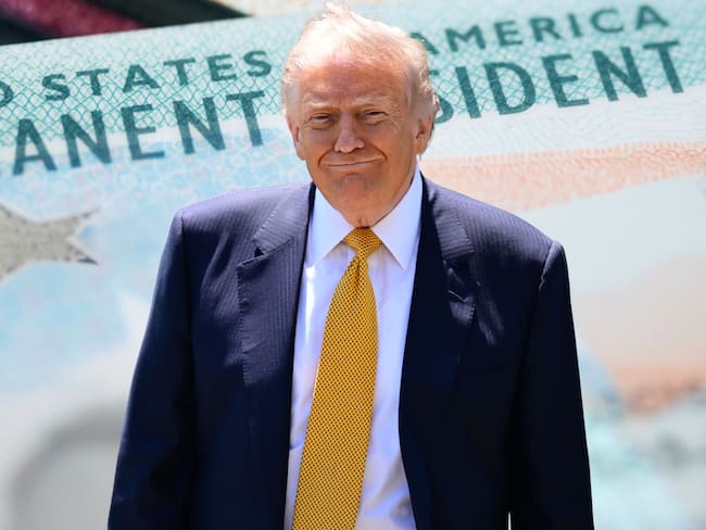 Trump endurece trámite de green card y exige salir de EE.UU. para solicitarla