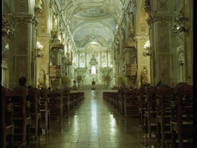 Evacúan catedral en Chile por alarma de bomba
