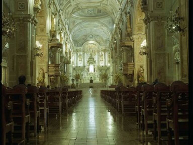 Evacúan catedral en Chile por alarma de bomba