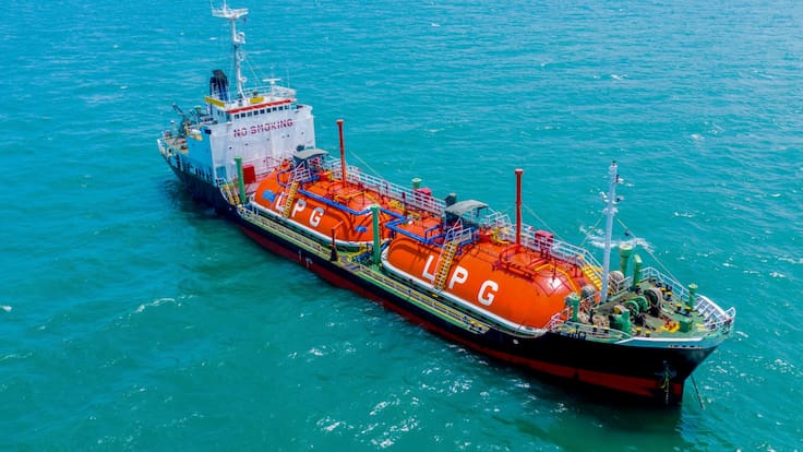 Irán amenaza con incendiar todos los barcos que intenten cruzar el estrecho de Ormuz