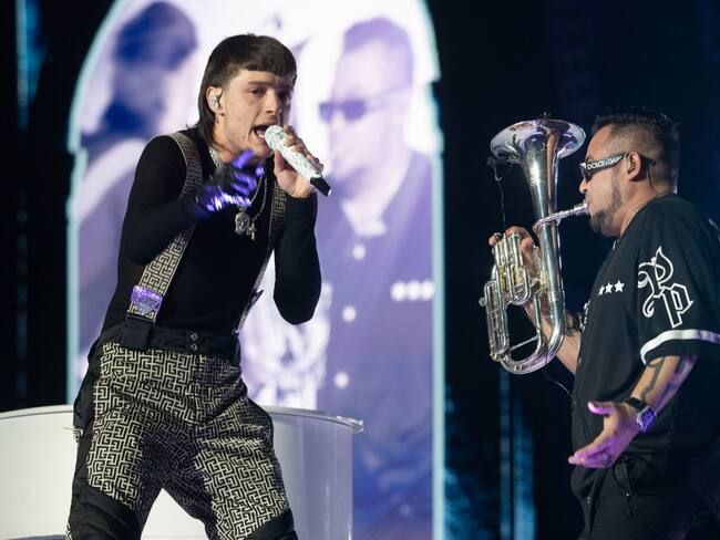 La ‘Maldición de Peso Pluma’: ¿Qué es y por qué se dice que el cantante tiene una maldición?