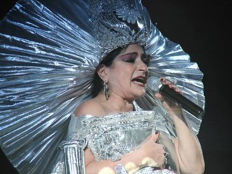 Así me mató la vida. Astrid Hadad, cantante