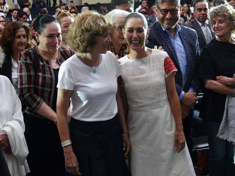 Rosaura Ruíz Gutiérrez, secretaria de Educación, y Claudia Sheinbaum, candidata a la presidencia por la coalición "Sigamos haciendo Historia", durante el Diálogo: Educación, Ciencia y Tecnología en el Museo de la Medicina.FOTO: GRACIELA LÓPEZ /CUARTOSCURO.COM