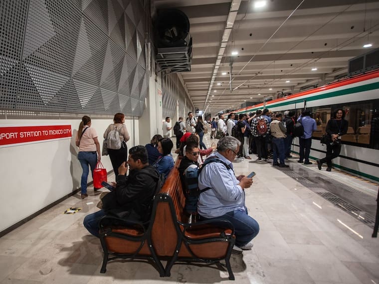 Inauguran tren suburbano al AIFA