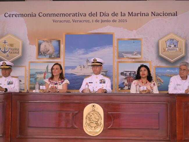 Gobernadora Rocío Nahle rinde homenaje por el Día de la Marina
