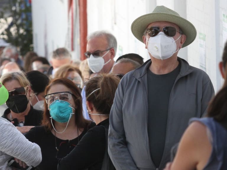 México rebasa los 2 millones de contagios de COVID-19