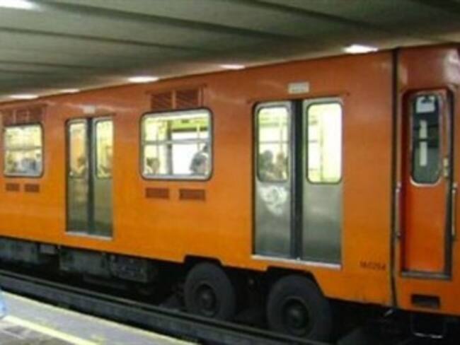 Muere joven arrollado en la estación del Metro La Raza