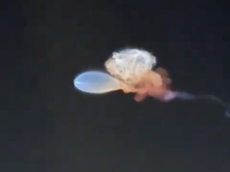 SpaceX sorprende a Luisiana con un resplandor rojo que parecía salido de otro planeta. NASA