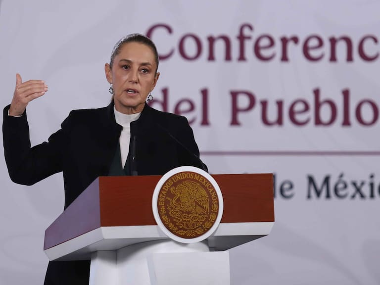 Lamenta Sheinbaum accidente aéreo en Galveston, Texas