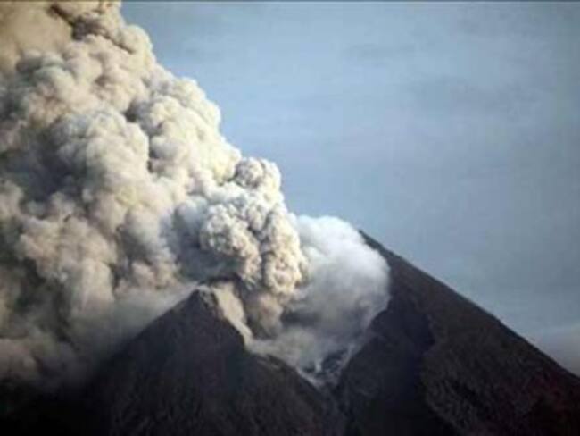 Vuelve a tener actividad volcán Bulusan