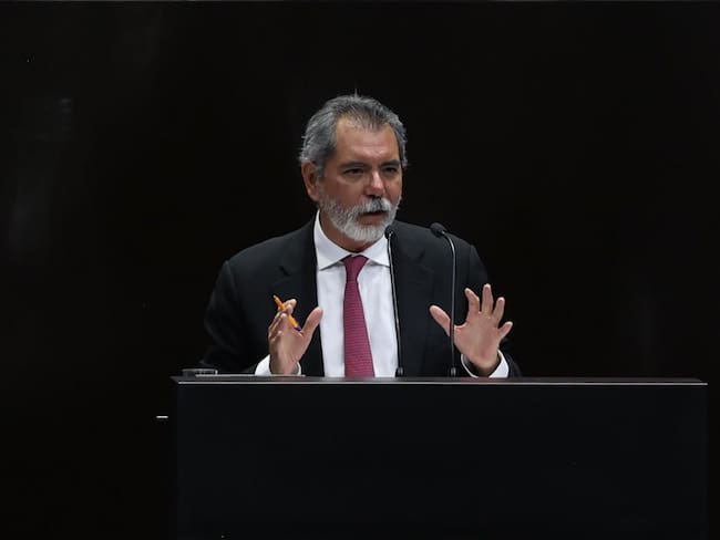 Hacienda asegura que la deuda pública está bajo control ante diputados