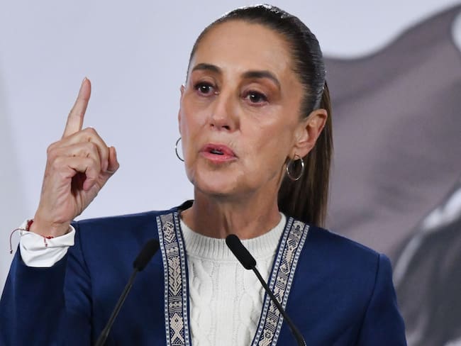 Sheinbaum niega que cárteles gobiernen México y afirma respeto con Estados Unidos