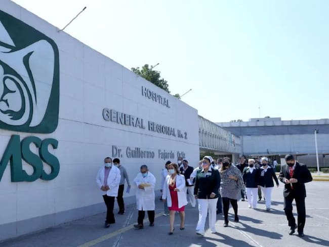 Trabajadores, médicos residentes denuncian licitaciones a modo en el IMSS