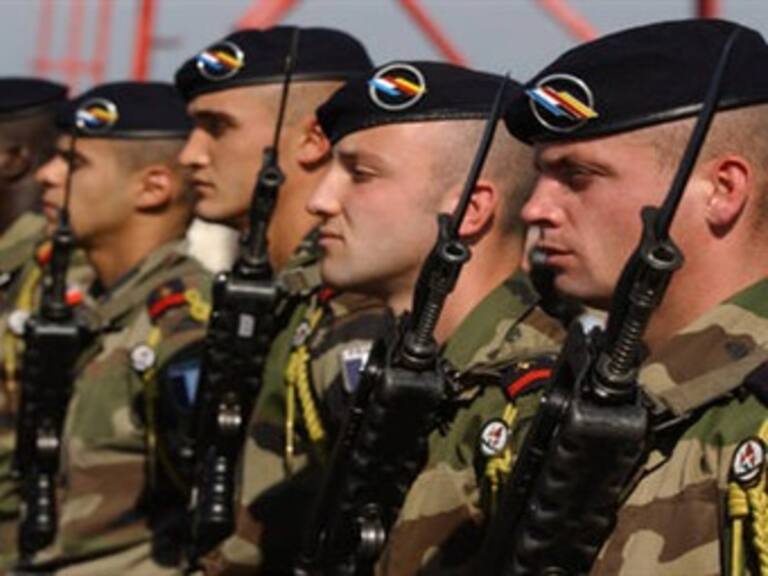 Anuncia Sarkozy retiro parcial de tropas francesas