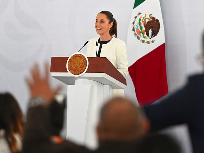 Descarta Sheinbaum viajar a España o el extranjero