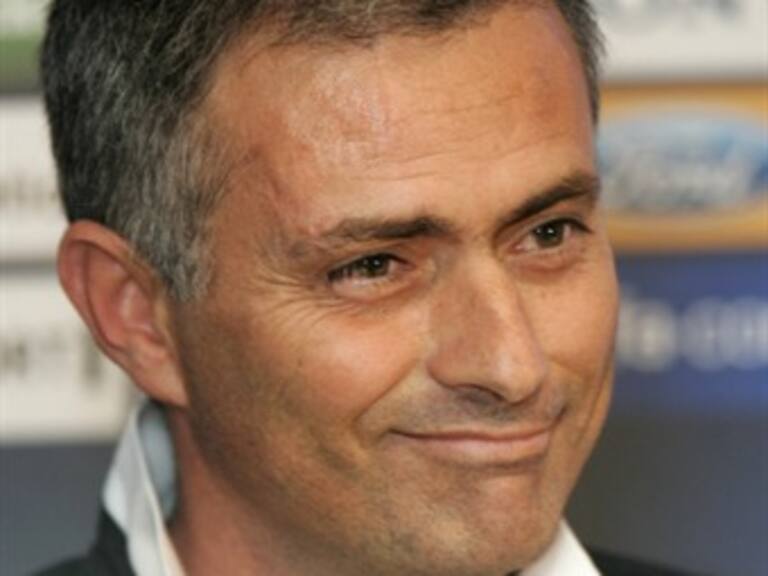 Tiene 'Mou' plantel completo para recibir a Manchester United