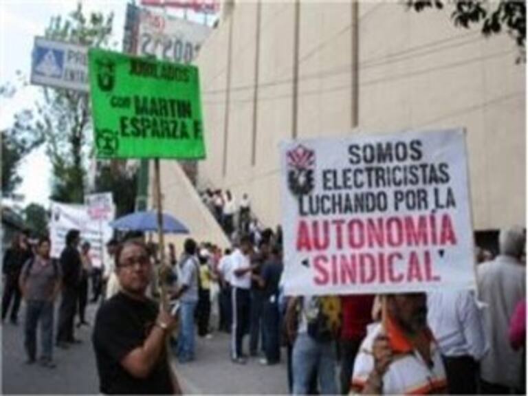 Podrían alcanzar fianza 11 integrantes del SME detenidos el lunes