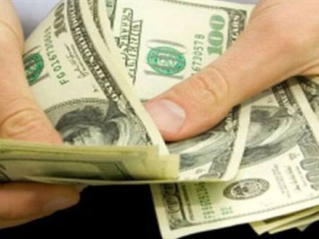 Cierra dólar el año hasta en 14.10 pesos
