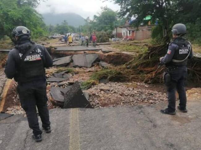 Autoridades supervisan afectaciones en regiones de Guerrero, tras huracán