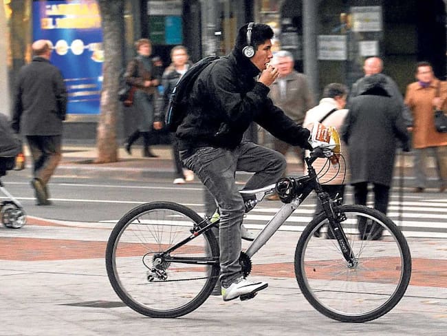 Ciudadanos aprueban que ciclistas no usen audífonos