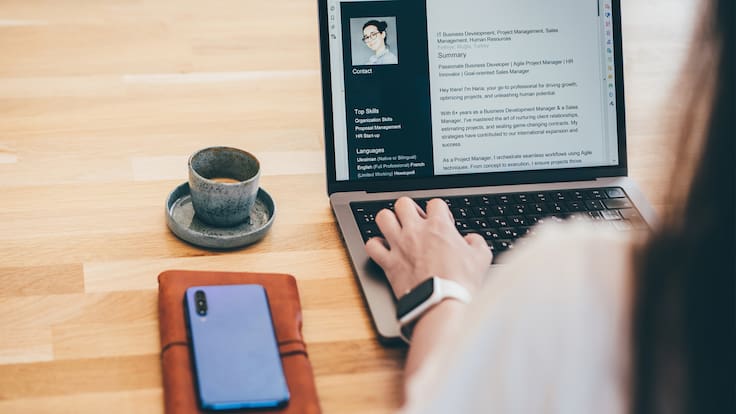 ¿Cómo hacer un currículum sin experiencia en el área? Aplica a otra industria con éxito