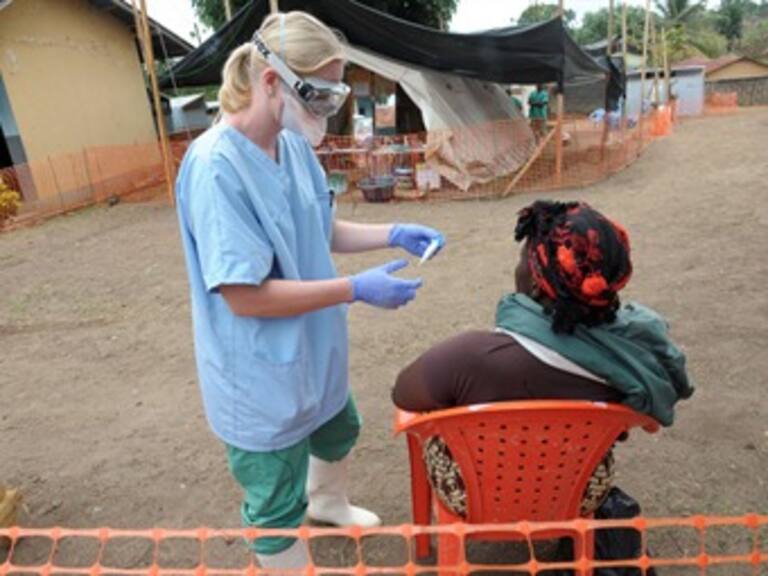 Lanza EU alerta para no viajar a países con ébola