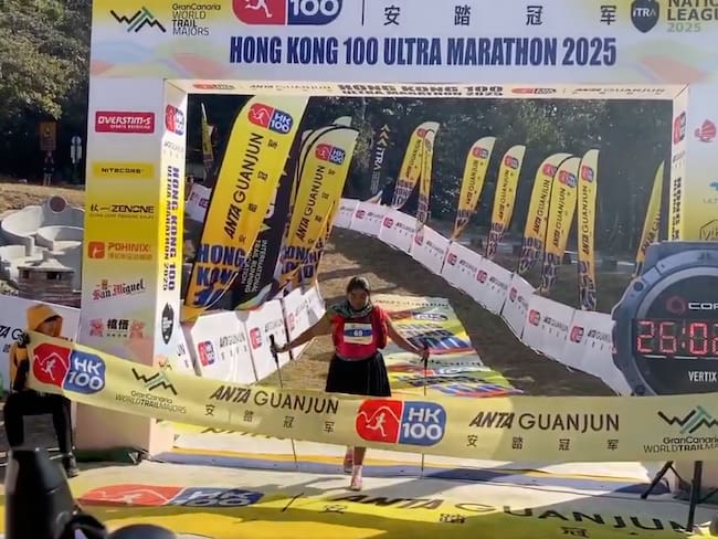 Así fue la llegada de Lorena Ramírez a la meta del Ultramaratón de Hong Kong 2025