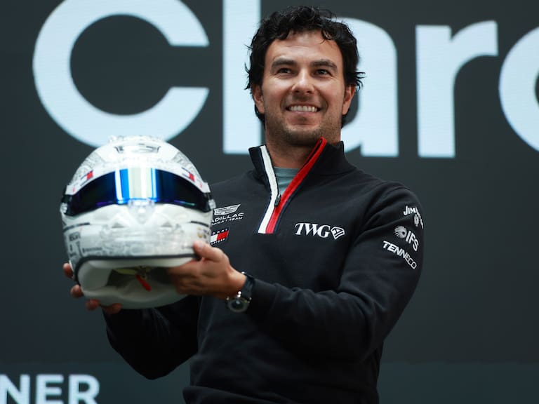 Checo Pérez revela el casco con Cadillac para su Gran Premio 300 en México
