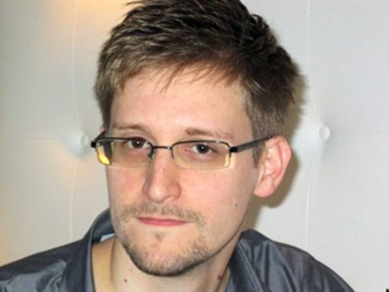 Retira Snowden petición de asilo a Rusia