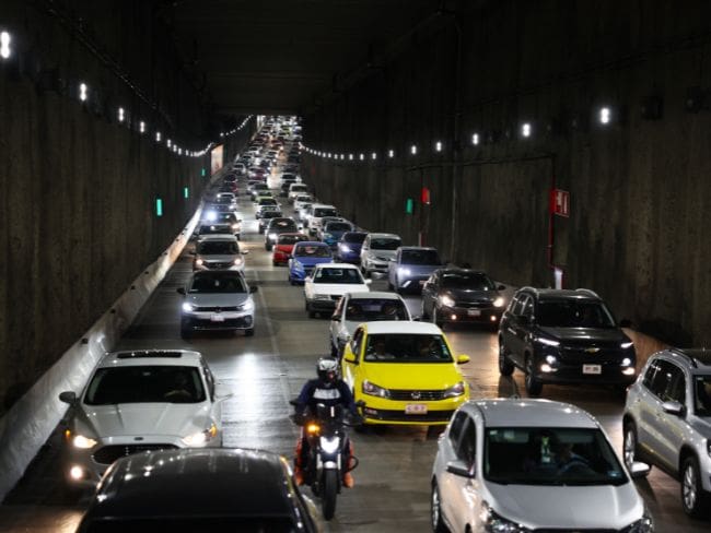 Hoy No Circula este viernes 9 de enero: Evita multas por Contingencia Ambiental; estos autos no salen