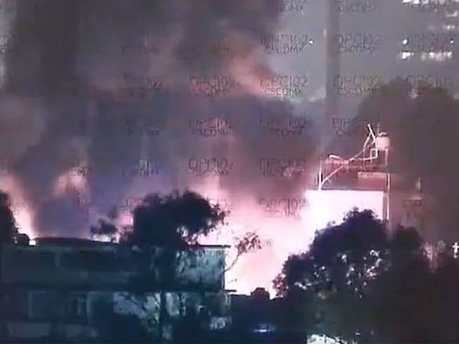 Se registra fuerte incendio en San Pedro Xalpa, Azcapotzalco