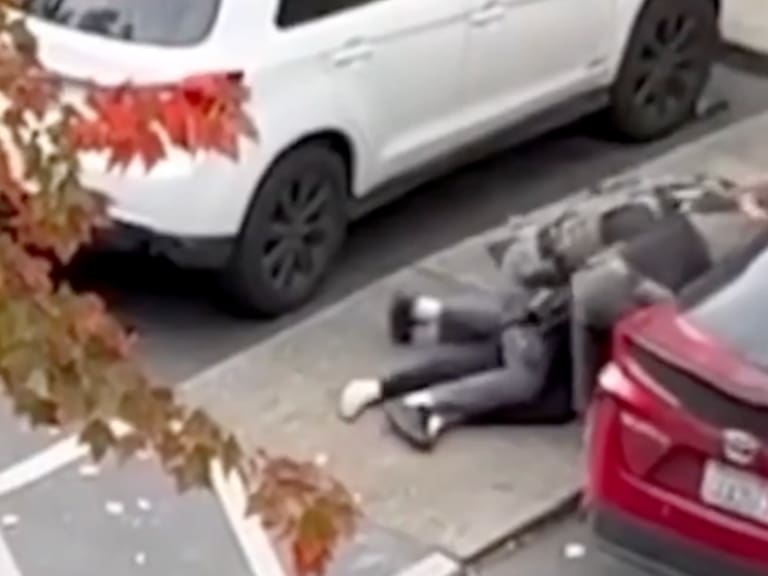 “¡Auxilio!”: graban a un hombre sometido durante un presunto operativo de ICE. FB