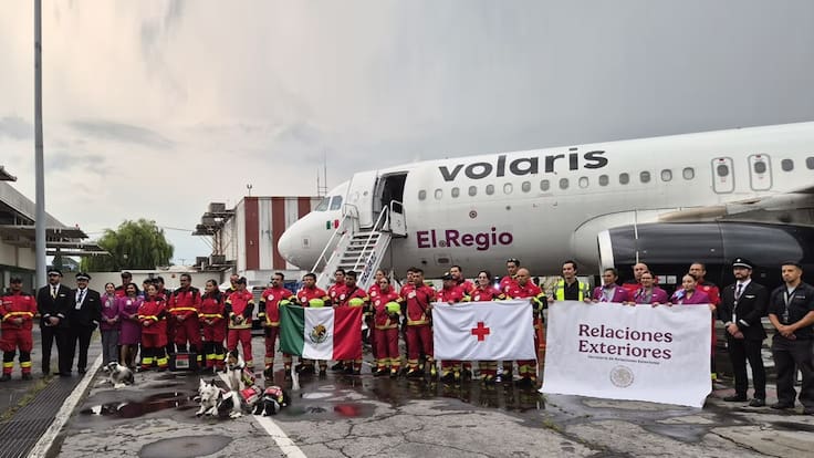 Rescatistas mexicanos siguen viajando rumbo a Venezuela