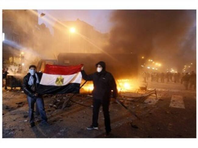 Vuelven a la calle manifestantes para exigir dimisión de Mubarak