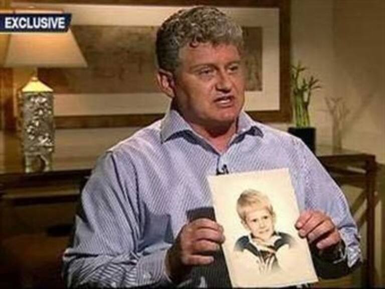 El padre de Edward Snowden pudo ver a su hijo, refugiado en Rusia