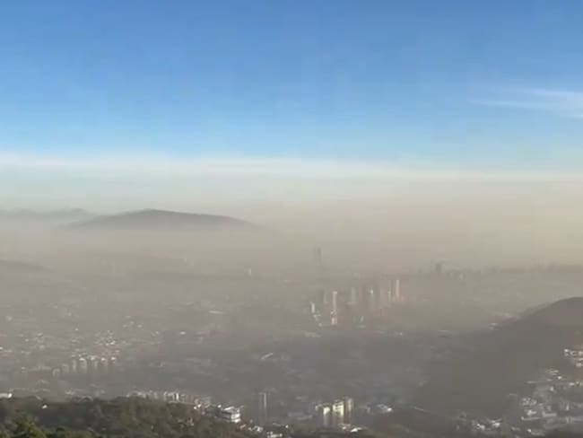 Nuevo León en alerta por calidad de aire extremadamente mala