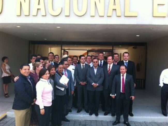 Llevan diputados de Veracruz denuncia ante el INE