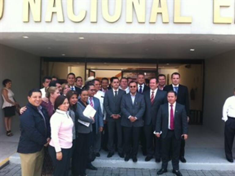 Llevan diputados de Veracruz denuncia ante el INE