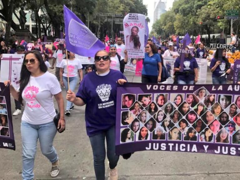 Marchan en contra de los feminicidios en la CDMX